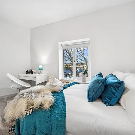 Διαμέρισμα Modern & Cozy Private Double - Shared House By Altoluxo Short Lets & Serviced With Free Wifi & Parking