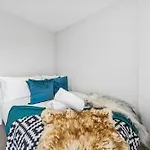 Apartment Modern & Cozy Private Double - Shared House By Altoluxo Short Lets & Serviced With Free Wifi & Parking Bristol