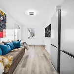 Modern & Cozy Private Double - Shared House By Altoluxo Short Lets & Serviced With Free Wifi & Parking דירה