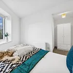 Modern & Cozy Private Double - Shared House By Altoluxo Short Lets & Serviced With Free Wifi & Parking דירה בריסטול