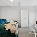 Modern & Cozy Private Double - Shared House By Altoluxo Short Lets & Serviced With Free Wifi & Parking דירה *