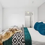 Modern & Cozy Private Double - Shared House By Altoluxo Short Lets & Serviced With Free Wifi & Parking דירה *