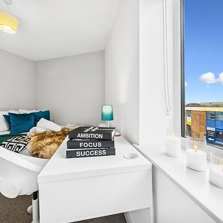 Daire Modern & Cozy Private Double - Shared House By Altoluxo Short Lets & Serviced With Free Wifi & Parking *