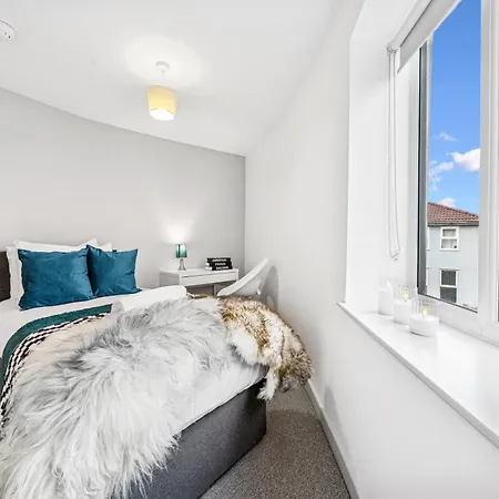 Apartment Modern & Cozy Private Double - Shared House By Altoluxo Short Lets & Serviced With Free Wifi & Parking