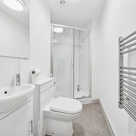 Modern & Cozy Private Double - Shared House By Altoluxo Short Lets & Serviced With Free Wifi & Parking Appartement