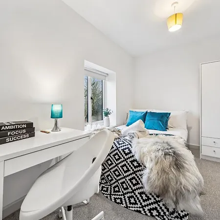 Modern & Cozy Private Double - Shared House By Altoluxo Short Lets & Serviced With Free Wifi & Parking Appartement