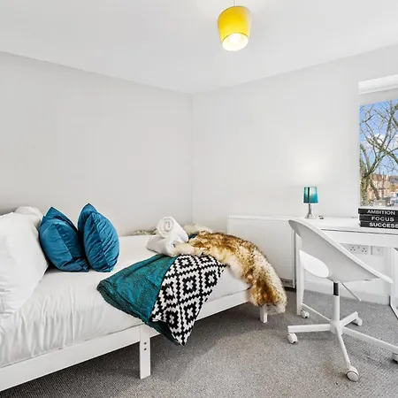 Modern & Cozy Private Double - Shared House By Altoluxo Short Lets & Serviced With Free Wifi & Parking Appartement