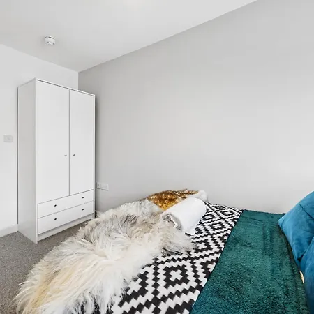 Modern & Cozy Private Double - Shared House By Altoluxo Short Lets & Serviced With Free Wifi & Parking Bristol