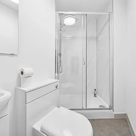 Modern & Cozy Private Double - Shared House By Altoluxo Short Lets & Serviced With Free Wifi & Parking Appartement Bristol