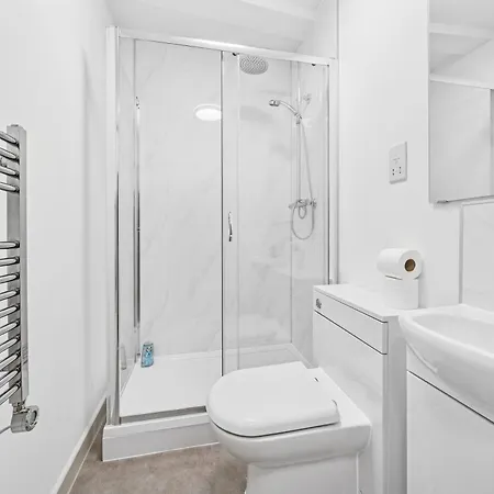 Appartement Modern & Cozy Private Double - Shared House By Altoluxo Short Lets & Serviced With Free Wifi & Parking *