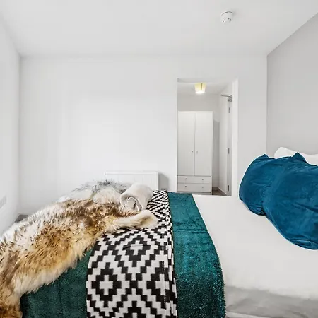 Modern & Cozy Private Double - Shared House By Altoluxo Short Lets & Serviced With Free Wifi & Parking Appartement *
