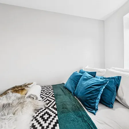 Modern & Cozy Private Double - Shared House By Altoluxo Short Lets & Serviced With Free Wifi & Parking Appartement *