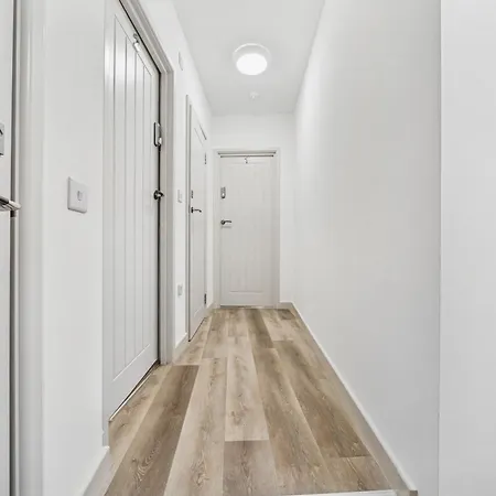 Modern & Cozy Private Double - Shared House By Altoluxo Short Lets & Serviced With Free Wifi & Parking Appartement *