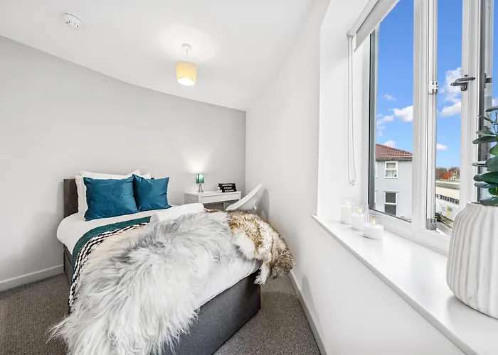 Apartment Modern & Cozy Private Double - Shared House By Altoluxo Short Lets & Serviced With Free Wifi & Parking