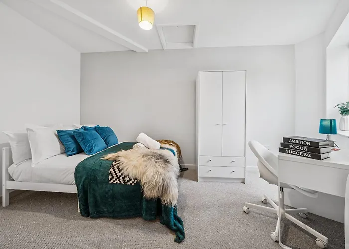 Modern & Cozy Private Double - Shared House By Altoluxo Short Lets & Serviced With Free Wifi & Parking Lejlighed *