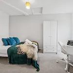 Modern & Cozy Private Double - Shared House By Altoluxo Short Lets & Serviced With Free Wifi & Parking Apartamento *