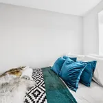 Modern & Cozy Private Double - Shared House By Altoluxo Short Lets & Serviced With Free Wifi & Parking شقة *