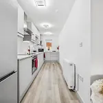 شقة Modern & Cozy Private Double - Shared House By Altoluxo Short Lets & Serviced With Free Wifi & Parking بريستول