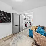 Modern & Cozy Private Double - Shared House By Altoluxo Short Lets & Serviced With Free Wifi & Parking *