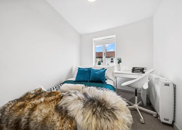 Modern & Cozy Private Double - Shared House By Altoluxo Short Lets & Serviced With Free Wifi & Parking Appartement