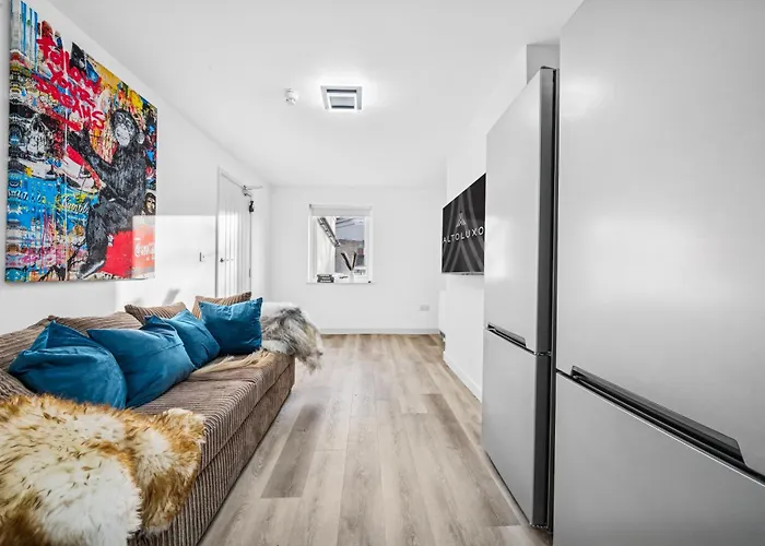 Modern & Cozy Private Double - Shared House By Altoluxo Short Lets & Serviced With Free Wifi & Parking Appartamento