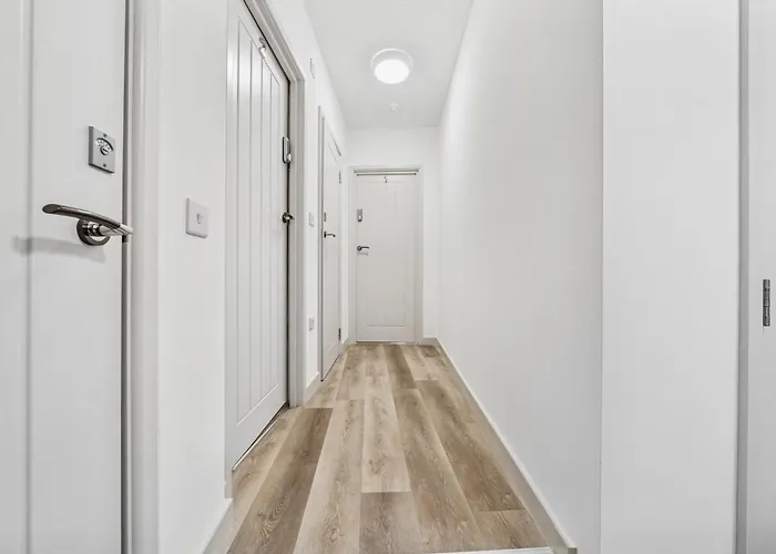 Modern & Cozy Private Double - Shared House By Altoluxo Short Lets & Serviced With Free Wifi & Parking Appartement *